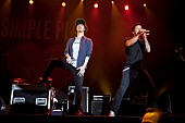 シンプル・プラン「シンプル・プラン 白熱のステージにONE OK ROCK＆リヴァース・クオモがサプライズ出演」1枚目/3