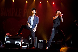 「シンプル・プラン 白熱のステージにONE OK ROCK＆リヴァース・クオモがサプライズ出演」