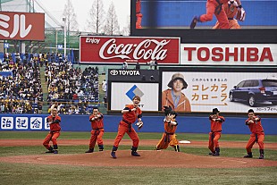 「FLOWが史上初の“ドラゴンボール”で始球式、さらに悟空も参戦」