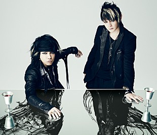 「VAMPS 新アーティスト写真とDVD特典ポスターのビジュアルを公開」