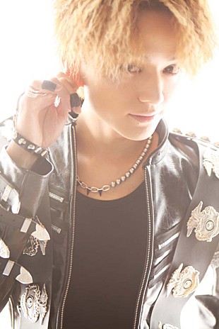 「イケメン俳優の三浦涼介が美女に変身」