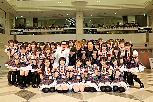 「時給1000円のバイトアイドル“バクステ”オリコン1位に歓喜」