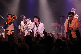 「スカパラ×細美武士 お揃いのスーツで帰国凱旋ライブ」
