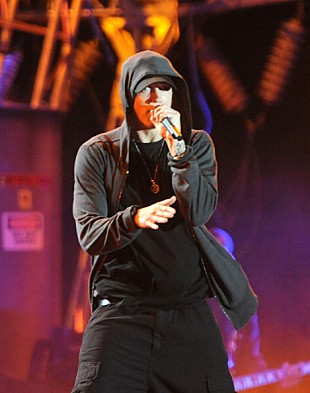 「エミネムの版元がフェイスブックを告訴」