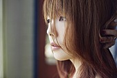 「aiko デビュー15周年記念日にニューシングル発売、新アー写も解禁」1枚目/1