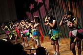 Ｃｈｅｅｋｙ　Ｐａｒａｄｅ「チキパが新曲＆新衣装を初披露、芸人とのコラボやガンダム前でのライブも」1枚目/13