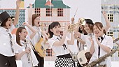 「AKB48まゆゆ×オレスカ 新曲で共演「ドキドキしてしまいました」」1枚目/2