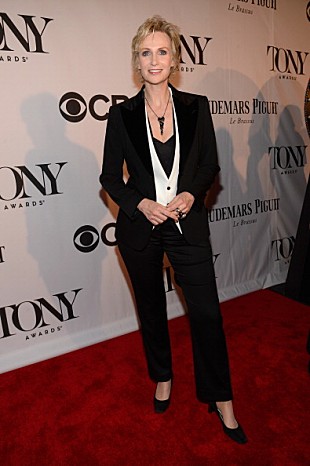 「レズビアン公表の『グリー』女優、8歳下の妻と離婚」