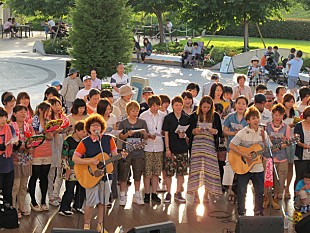 「ひいらぎ 父の日にファン100人と「お父さん」熱唱」