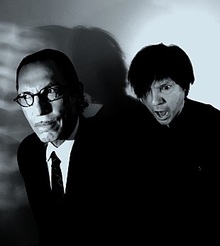 「スパークスが日本のみの特典付ライブ盤をリリース」