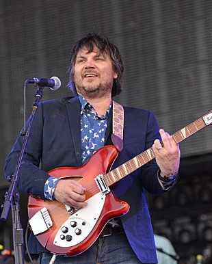 「ウィルコ、ダフト・パンク「ゲット・ラッキー」をライブでカバー」