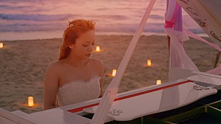 「安室奈美恵 ピアノ演奏初披露の新曲ビデオが話題に」