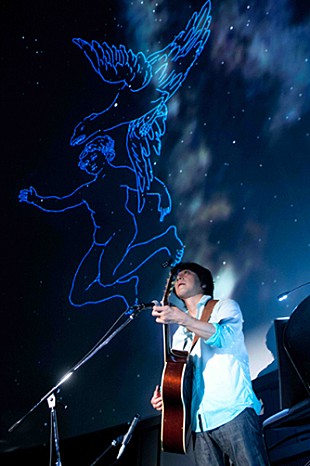 「山崎まさよし“プラネタリウムライブ”でデビュー当時の裏話」