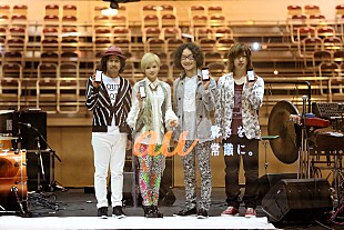 「yui新バンドFLOWER FLOWER 新曲起用＆出演のauCM公開、配信も決定」