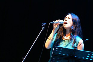 「本日新作アルバムをリリースしたMonday満ちるの『ブラジリファイド』されたライブをレポート」