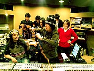 「ツアーファイナルを前に髭の須藤寿(vo&amp;g)が“平熱の狂気”を語る」