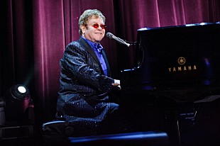 「エルトン・ジョン、虫垂炎に気付かずツアー……近々手術へ」