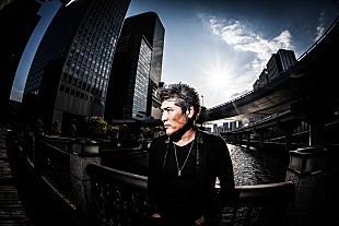 「孤高のロックボーカリスト吉川晃司、渾身のニューアルバム『SAMURAI ROCK』！撮り下ろしインタビュー&amp;動画コメントが到着」