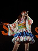 中川翔子「中川翔子 海岸で史上最大汗だくライブ 相川七瀬と「恋心」熱唱」1枚目/6