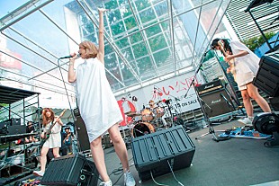 「赤い公園 新宿フリーライブで3500人魅了」