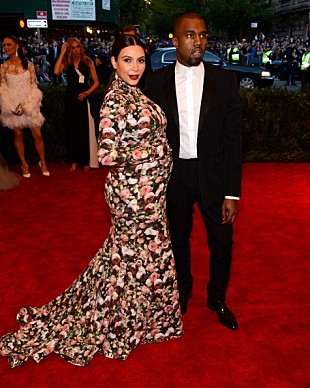 「カニエ、叱責されてから数年……久々のテレビ出演」