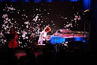「YOSHIKI 初の米ソロライブでX JAPAN名曲披露 TOSHIとの思い出語る」
