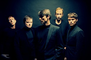 「来日中のスウェード、日本先行配信決定」