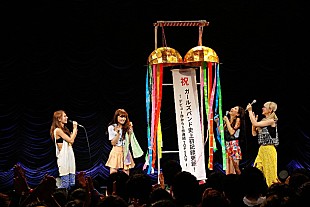 「SCANDAL ガールズバンド史上初デビューから5作連続TOP5入り」