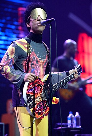 「プリンスが自宅で“パジャマ・パーティー”を開催」