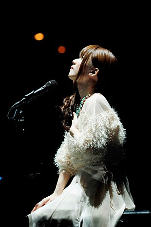 「藤田麻衣子 地道な活動で日本武道館無料ワンマン大成功」