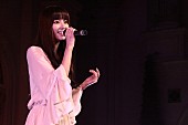 新川優愛「新川優愛がヴィーナスフォートで初パフォーマンス「歌手になったと実感」」1枚目/4