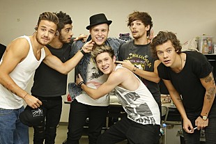 「オリー・マーズがワン・ダイレクションとの来日公演時の映像を公開、仲良しグループ撮影も」