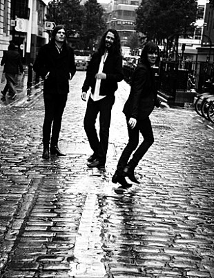 「プライマルでのギターも良かったけど、リトル・バーリーも宜しく！先行シングルが公開に」