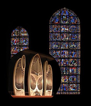 「幻想的な音色と光に包まれるパイプオルガンコンサート開催」