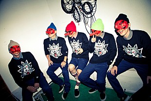 「覆面天狗バンド“ディスビズ”マンウィズの聖地でワンマン開催」