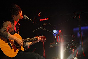 「TK from 凛として時雨が弾き語りで充実ライブ、来春新作も」