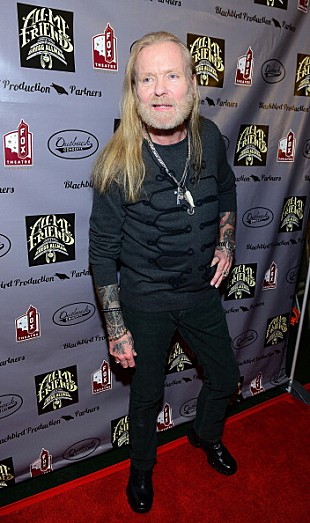 「『ミッドナイト・ライダー』撮影クルーが列車にはねられ死亡」