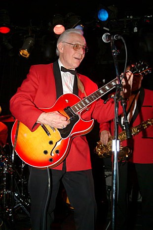 「ロック時代の幕開けを担ったコメッツのリードギタリストが死去」