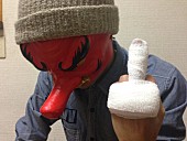 Ｔｈｉｓ　ｉｓ　Ｎｏｔ　ａ　Ｂｕｓｉｎｅｓｓ「天狗が骨折 覆面バンド“ディスビズ”中指立てた謝罪動画up」1枚目/2