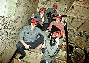 「覆面天狗バンド“ディスビズ”大勝負前に新曲の無料DL可能に」