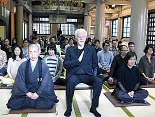 「巨匠ホドロフスキーが100人のファンとの坐禅会で説く　「金は物を持つためではなく、自らの魂をより豊かにするもの」」