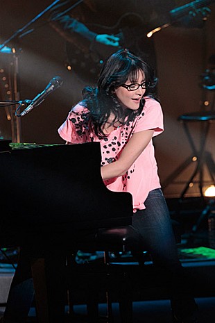 「アンジェラ・アキ 初の相模原公演で「相模原と言えば、こけ丸よ」」