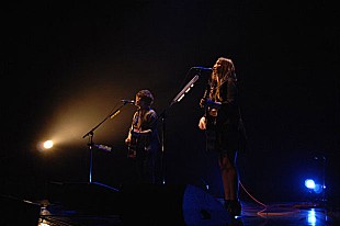 「阿部真央×高橋優 直球勝負で「側にいて」「誰もいない台所」セッション」