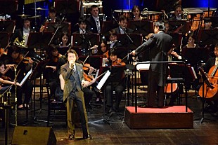 「オペラハウスに響く藤井フミヤの歌声」