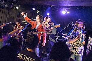 「井乃頭蓄音団がワンマン開催、実弟の眼前で「私より稼いでいる事がやるせない」と熱唱」