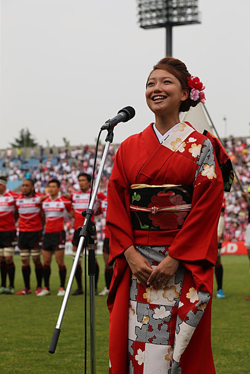 田中美里 ラグビー代表戦で国歌斉唱、試合も強豪イタリアに勝利