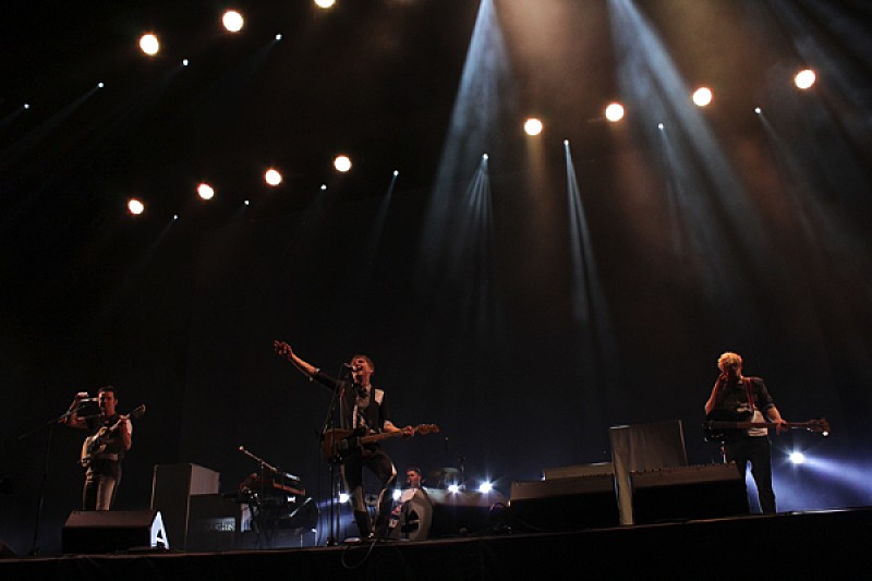 フランツ・フェルディナンド「【FUJI ROCK FESTIVAL &#039;14】初日がスタート、ベースメント・ジャックスやフランツ・フェルディナンドらが華やかなステージを披露」1枚目/7