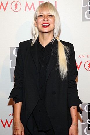 「シーア 自宅での挙式が報じられる」