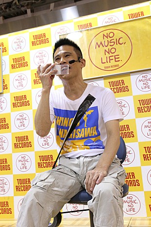 「柳沢慎吾 笑いにあふれた初のベスト盤発売記念イベント開催」