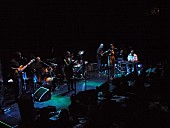 「オシャレでハッピーなポップ・デュオの、サイコーに楽しいステージ。過ぎ行く夏を惜しみながら、気分は“ブレイクアウト”！」1枚目/3